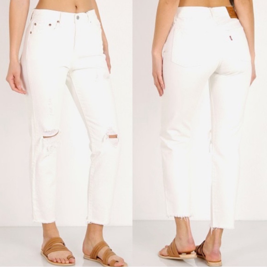 Levi’s Cream Wedgie Button Fly 31 Crop Frayed Bottom Holes So Cute